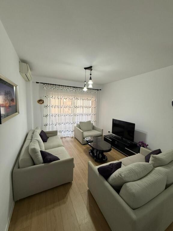 Apartament 2+1 per qira ne Bllok
