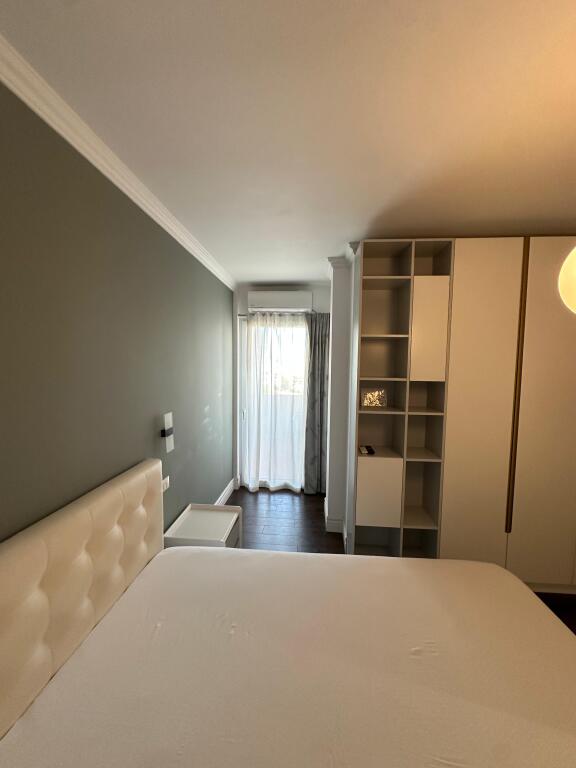 JEPET ME QERA APARTAMENT 1+1, PRANE HOTEL ROYAL, PLAZH, DURRES.