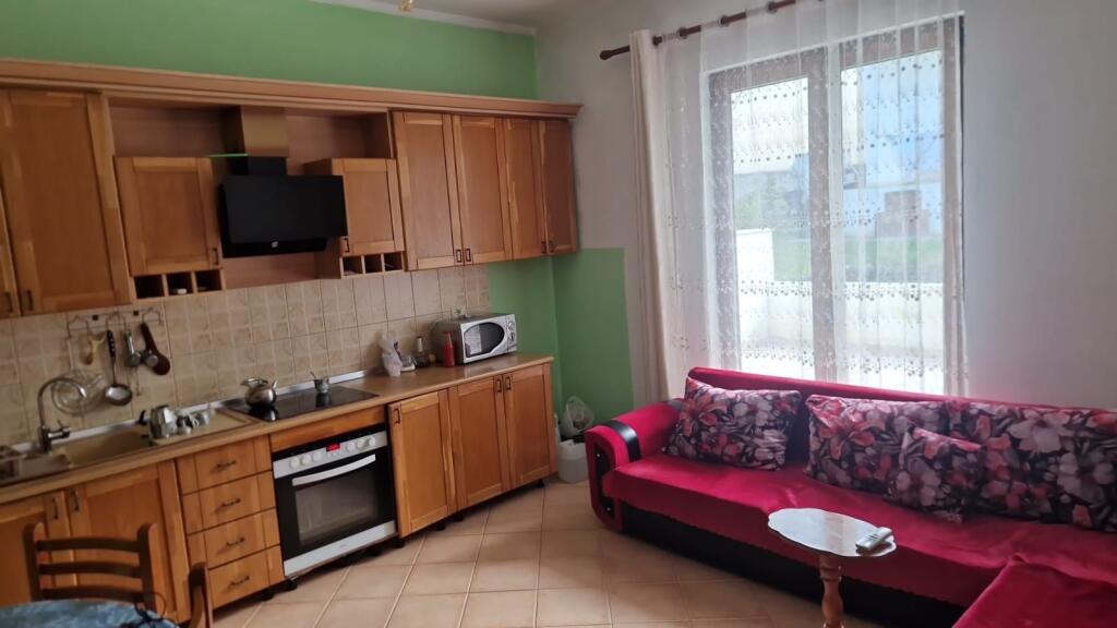 APARTAMENT ME QERA 2+1 RRUGA E ELBASANIT 70.000 LEKE