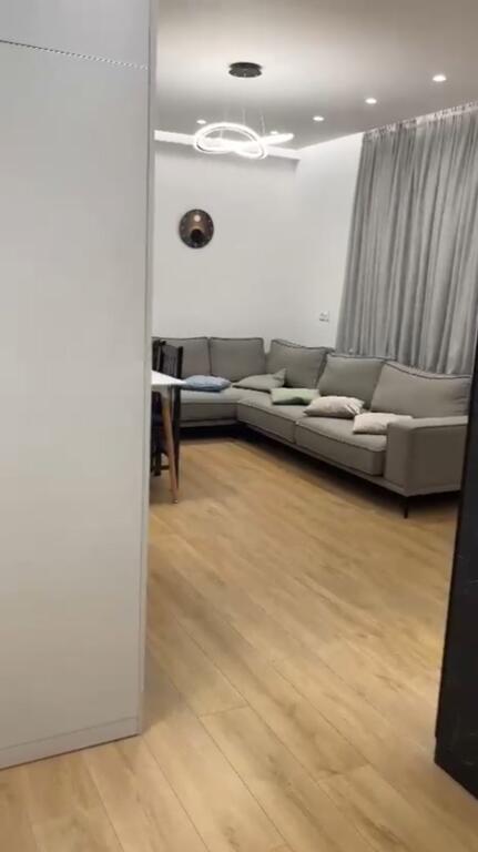 APARTAMENT ME QERA 2+1 ISH FUSHA E AVIACIONIT 700 EURO