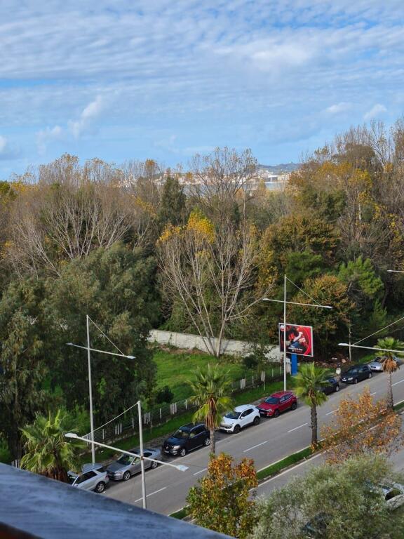 Shitet Apartament 1+1