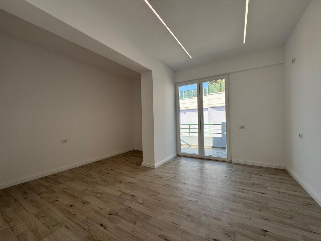 Vendesi Appartamento 1+1+2 Balconi - Via Dush Strati Vlore