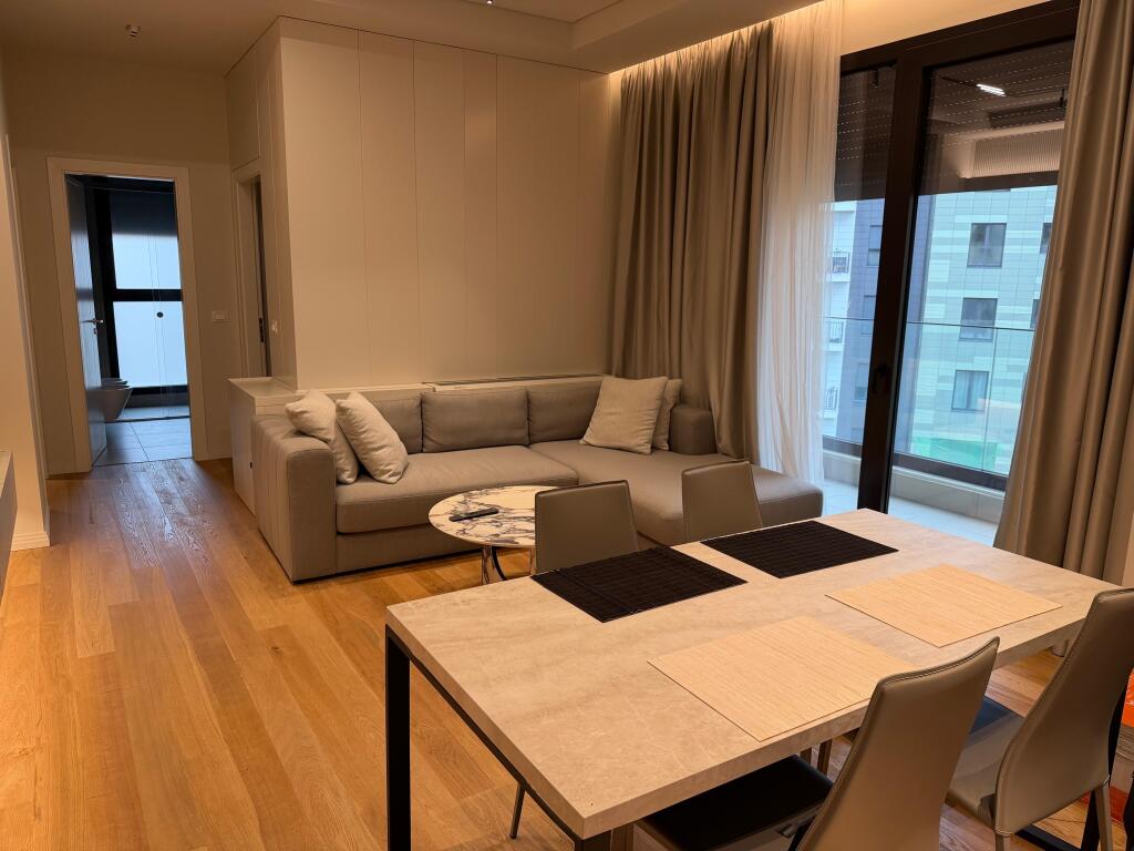 Shitet apartament 2+1+2+ post parkimi tek Rruga e Kosovareve