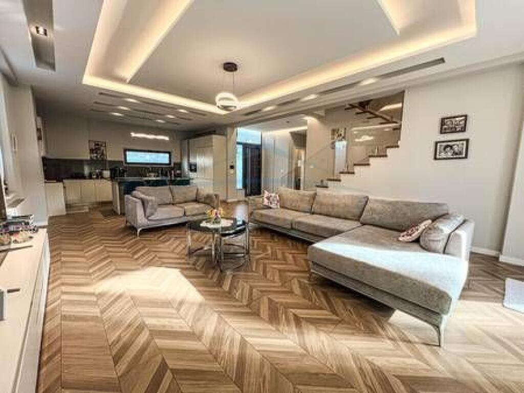 Shitet, Vilë individuale San Pietro Residence, Gjiri I Lalëzit.