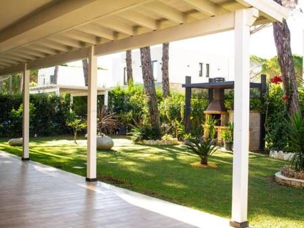 Shitet, Vilë individuale San Pietro Residence, Gjiri I Lalëzit.