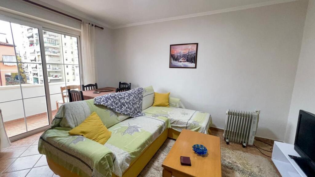 In Affitto: 2+1📍Via Elbasan (Ambasciata Americana) - 50.000 Lek🔥 - Sup. 80m² - Piano 5 || Accesso rapido ai punti principali di Tirana🏃🏻‍♂️