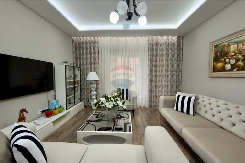 Ne shitje apartament 2+1 ne zonen e Xhamllikut