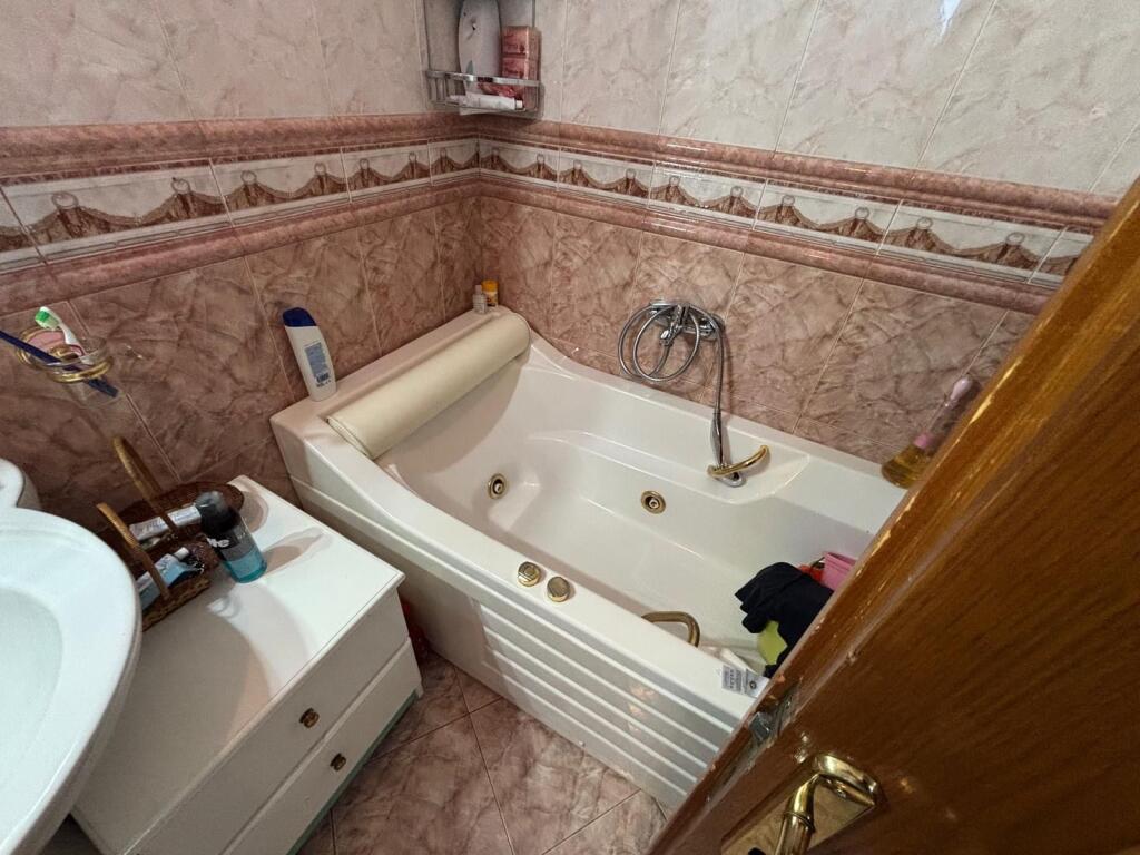 Apartament 3+1, Rruga Kavajes!