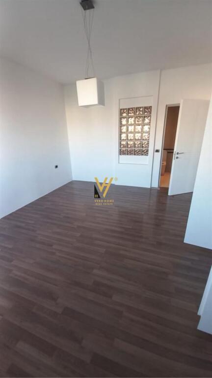 SHITET APARTAMENT 3+1+2+BLK TE LIQENI ARTIFICIAL 345.000 EURO