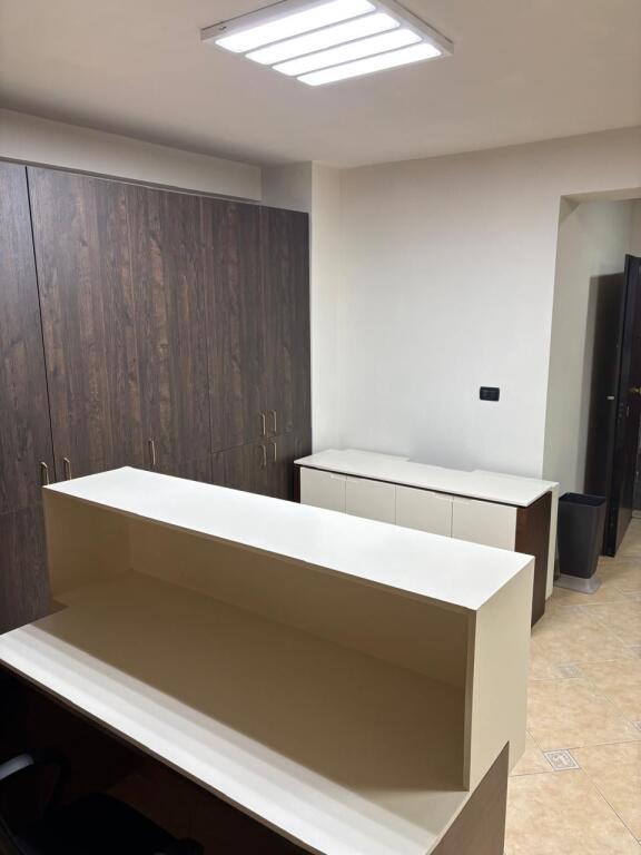 Zyre per qera ne Bllok te ish Mjelma