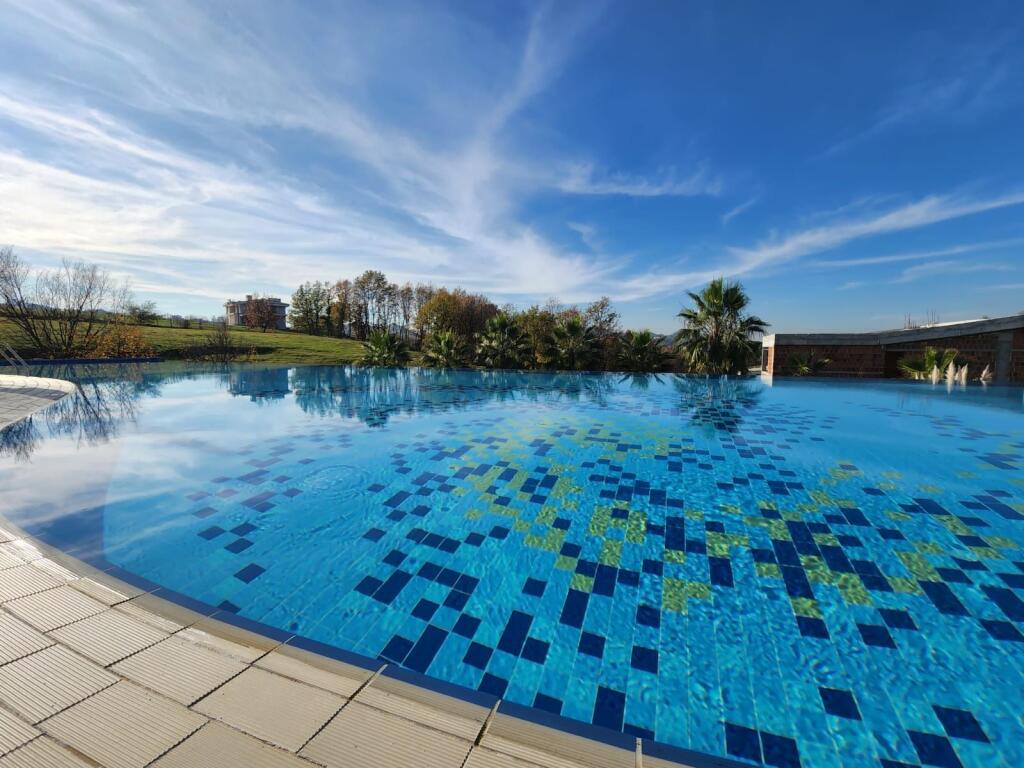 Affitto PREMIUM: 2+1+2wc +2 Posti Auto, presso Residenza Long Hill TEG - Arredamento Completo - Vita Confortevole in una Zona Esclusiva - 1.500 Euro/mese