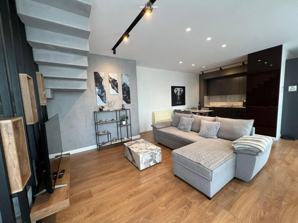 Appartamento/Duplex 2+1+2 In Affitto In Via Barricade (ID B2201649) Tirana