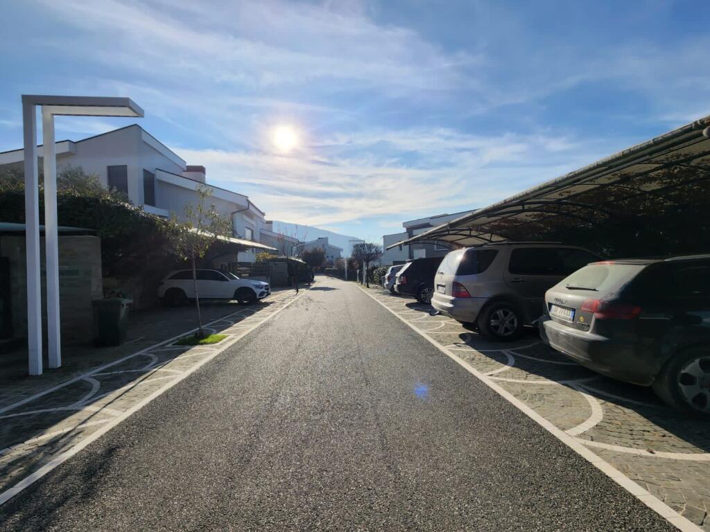 Affitto PREMIUM: 2+1+2wc +2 Posti Auto, presso Residenza Long Hill TEG - Arredamento Completo - Vita Confortevole in una Zona Esclusiva - 1.500 Euro/mese