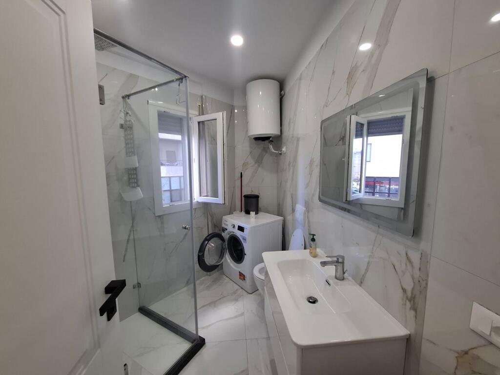  Apartament 2+1 me Qera Afatgjatë, Skelë, Vlorë (pas Riviera)