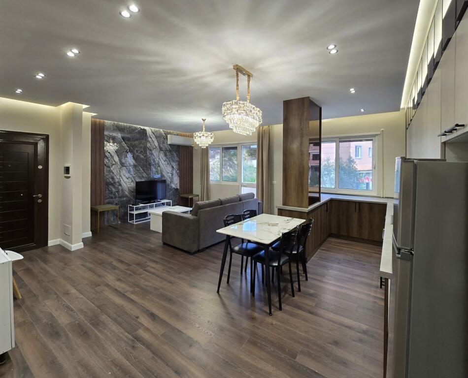 Jepet me qira 2+1+2 KOPSHTI BOTANIK 55.000 leke