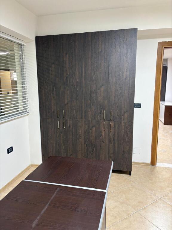 Zyre per qera ne Bllok te ish Mjelma