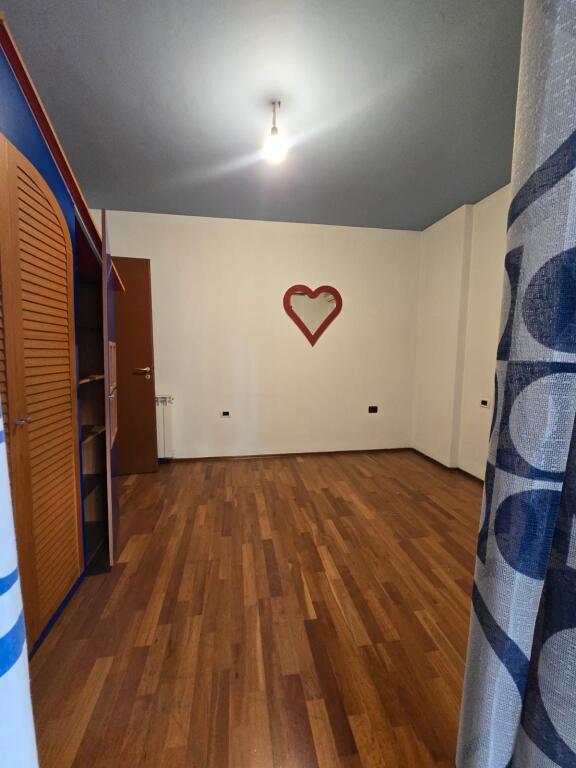 Aoartament me qera 3+1+3