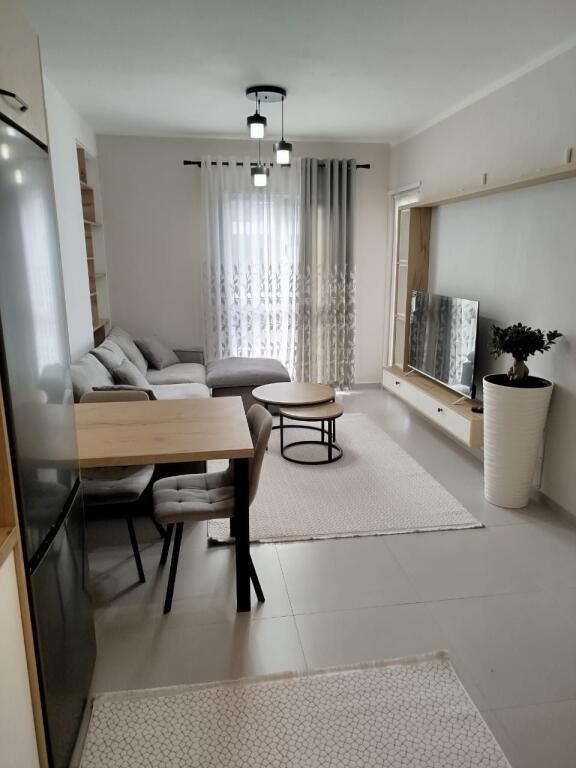Apartament 1+1 + parkim me qira tek Univers City