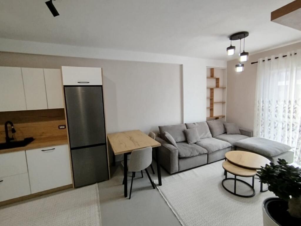Apartament 1+1 + parkim me qira tek Univers City
