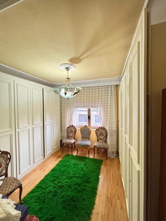 Apartament 3+1, Rruga Kavajes!