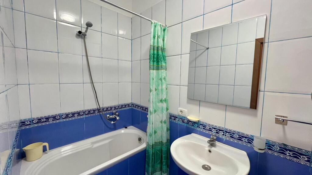 Me Qera : 1+1 📍Sheshi Wilson (Petro Nini) - 700€ - S.75m² - Kt.6 || Pallati Buze Rruge Kryesore⚡️