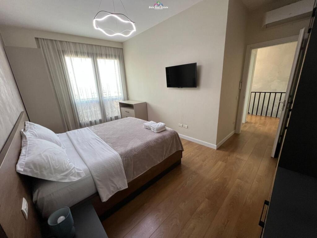 Appartamento/Duplex 2+1+2 In Affitto In Via Barricade (ID B2201649) Tirana