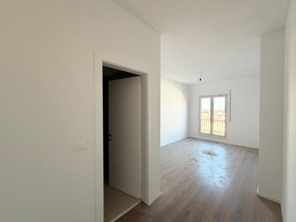 Apartament 2+1 per shitje ne Kamez.