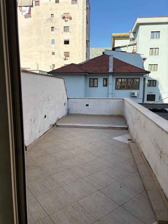 Zyre per qera ne Bllok te ish Mjelma