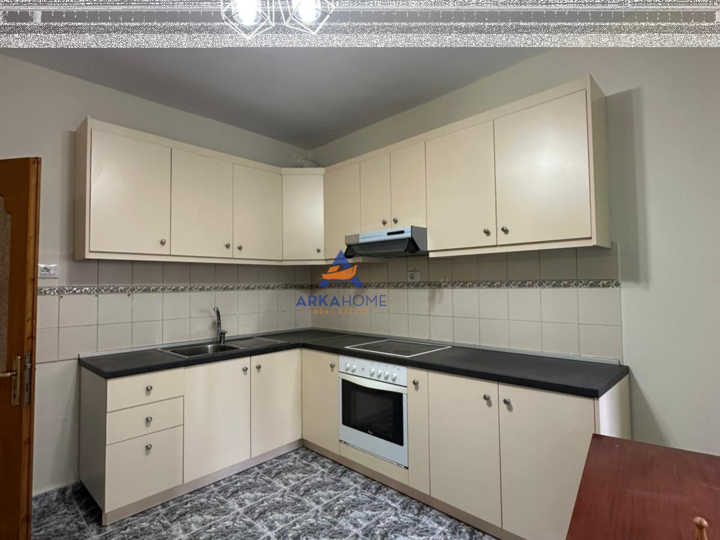 AFFITTASI APPARTAMENTO 3+1+BALCONE "KOMUNA PARISIT , KRISTAL CENTER " 700 EURO