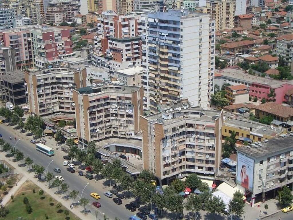FOR RENT APARTMENT 2+1+2 BALCONIES "RRUGA E BARRIKADAVE" 80000 LEKE