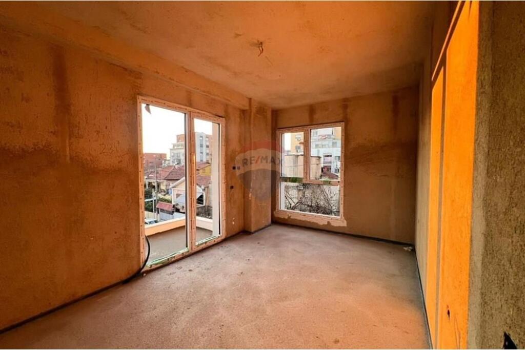 Appartamento 2+1 vicino a Kryegjyshata via Ali Demi!