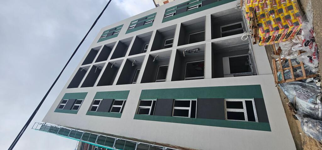 Shitet apartament Pogradec