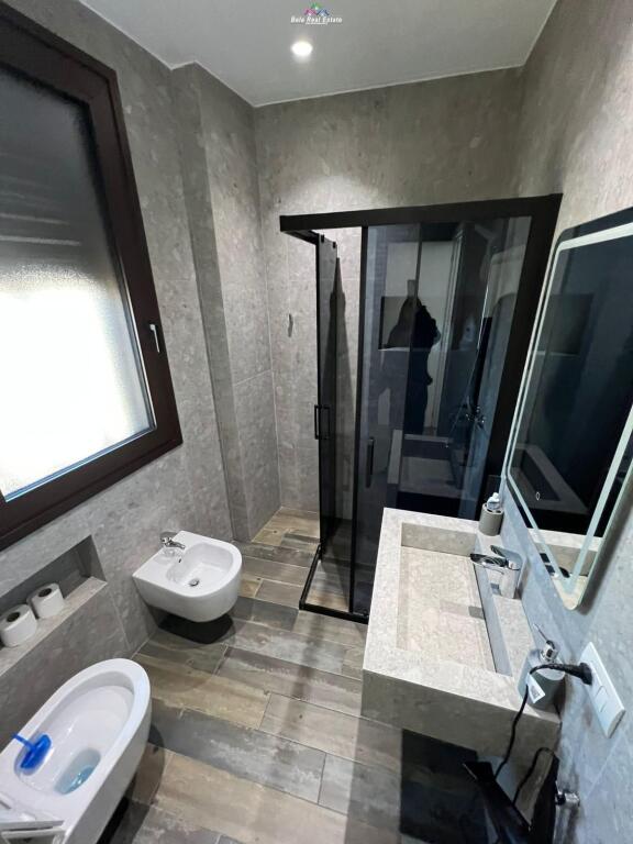 Appartamento/Duplex 2+1+2 In Affitto In Via Barricade (ID B2201649) Tirana