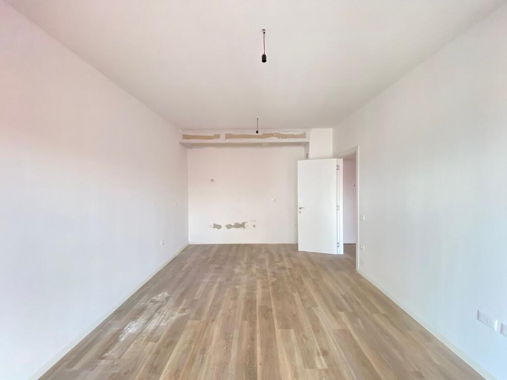 2+1 apartment for rent at Garden Building, Kavaja Street!