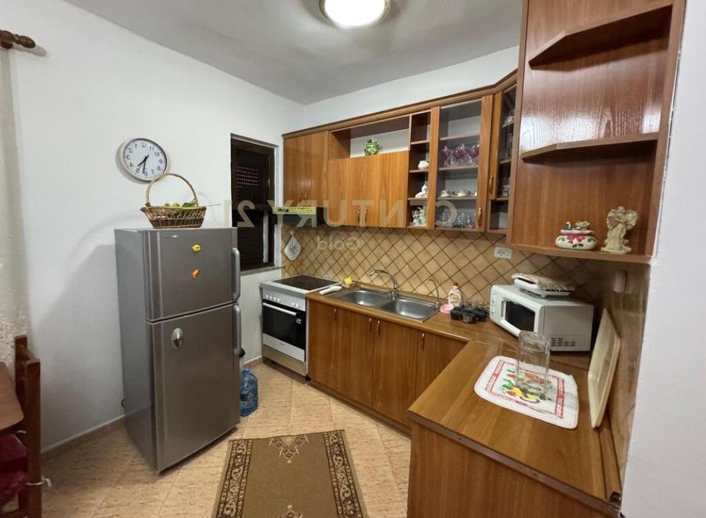 Jepet me qira apartamenti 2+1 ne zonen e Laprakes.