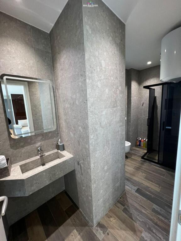 Appartamento/Duplex 2+1+2 In Affitto In Via Barricade (ID B2201649) Tirana