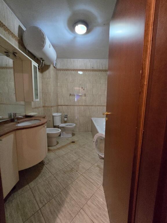 Aoartament me qera 3+1+3