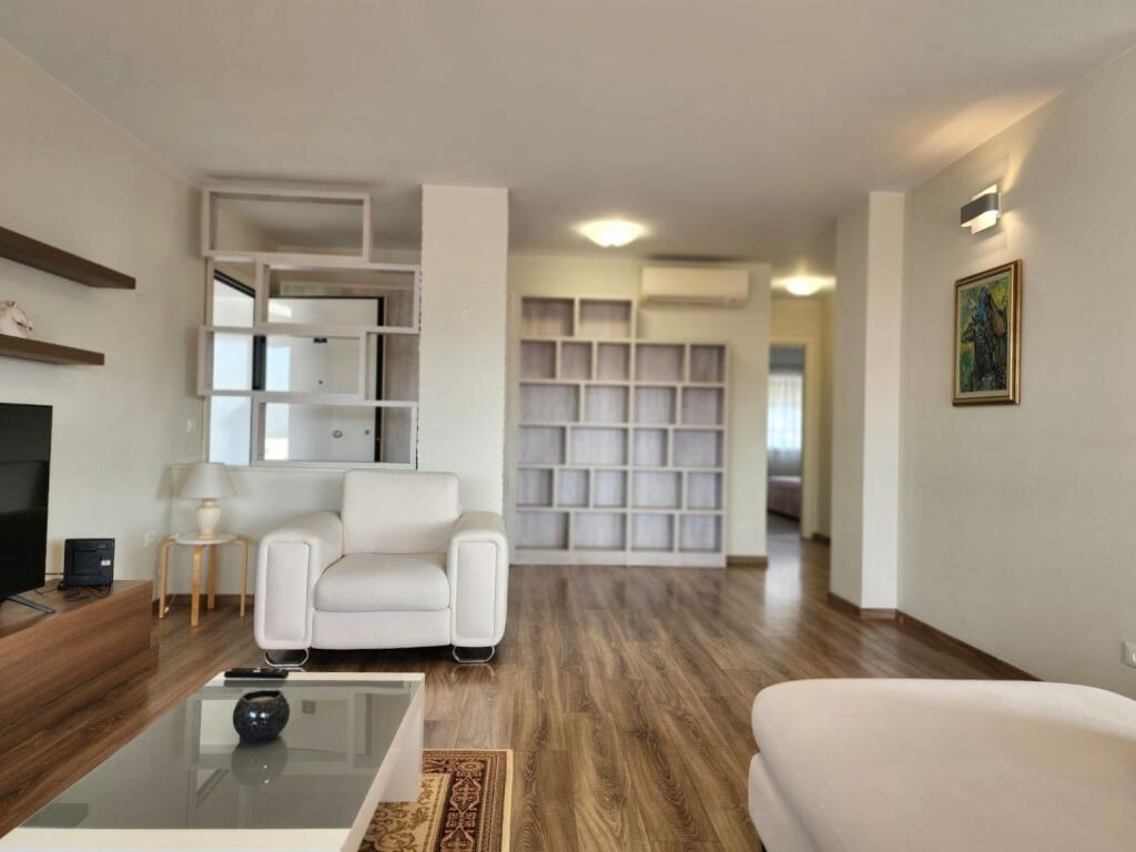 Affitto PREMIUM: 2+1+2wc +2 Posti Auto, presso Residenza Long Hill TEG - Arredamento Completo - Vita Confortevole in una Zona Esclusiva - 1.500 Euro/mese