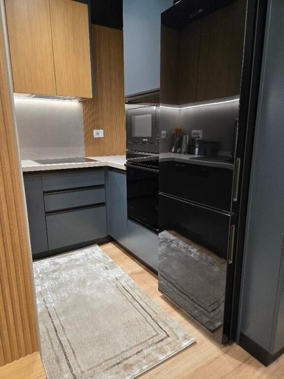 APARTAMENT ME QIRA 2+1+POST PARKIMI PRANE KODRA DIELLIT 1