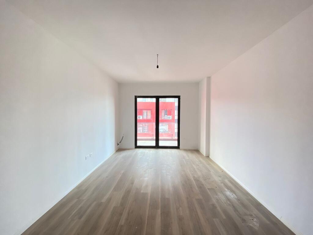 2+1 apartment for rent at Garden Building, Kavaja Street!