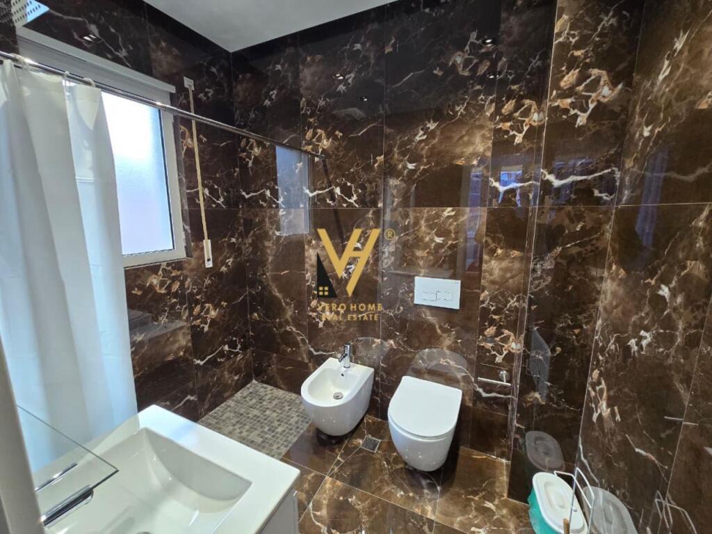 JEPET APARTAMENT 2+1+BLK ME QERA TE KOPSHTI BOTANIK 55.000 LEKE