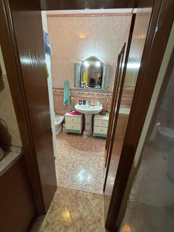 Apartament 3+1, Rruga Kavajes!