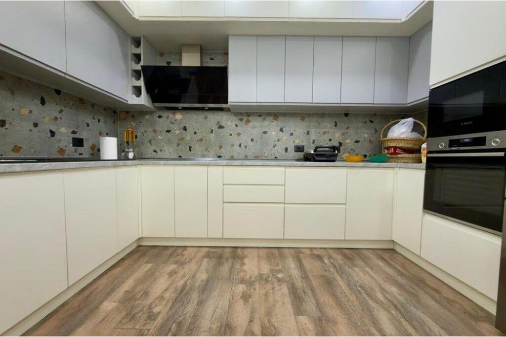 Ne shitje apartament 2+1 ne zonen e Xhamllikut!