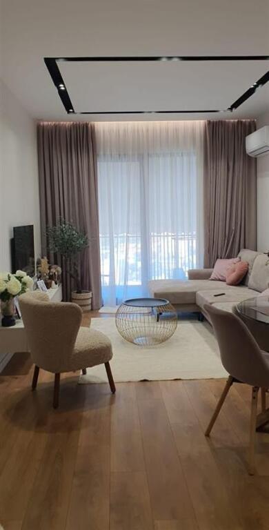 APARTAMENT ME QERA 1+1 ISH PARKU 65.000 LEKE