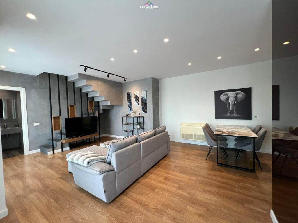 Appartamento/Duplex 2+1+2 In Affitto In Via Barricade (ID B2201649) Tirana