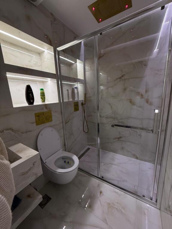 Apartment 1+1 for rent at Vodafone at the 21 Dhjetori Crossroad