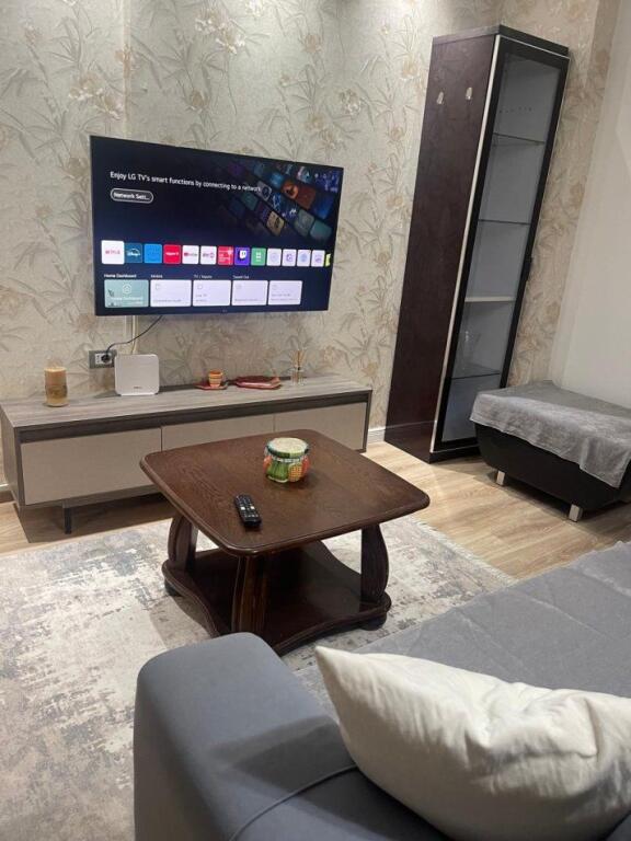 Apartament 1+1 me qera tek Komuna e Parisit