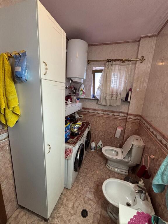 Apartament 3+1, Rruga Kavajes!