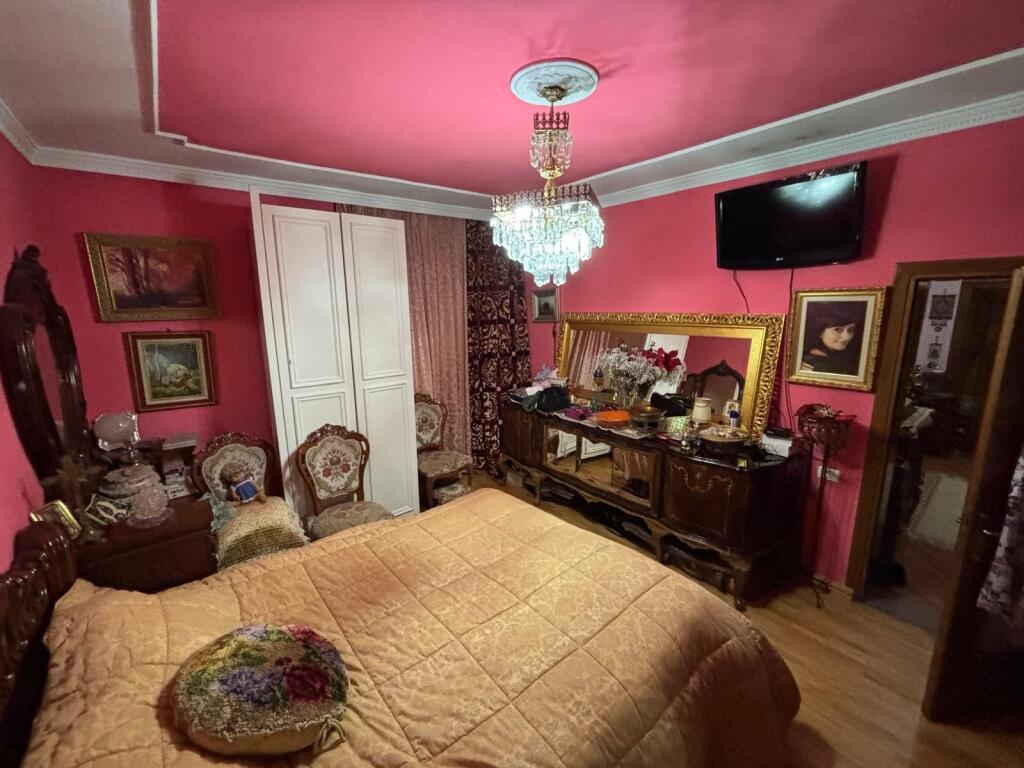 Apartament 3+1, Rruga Kavajes!