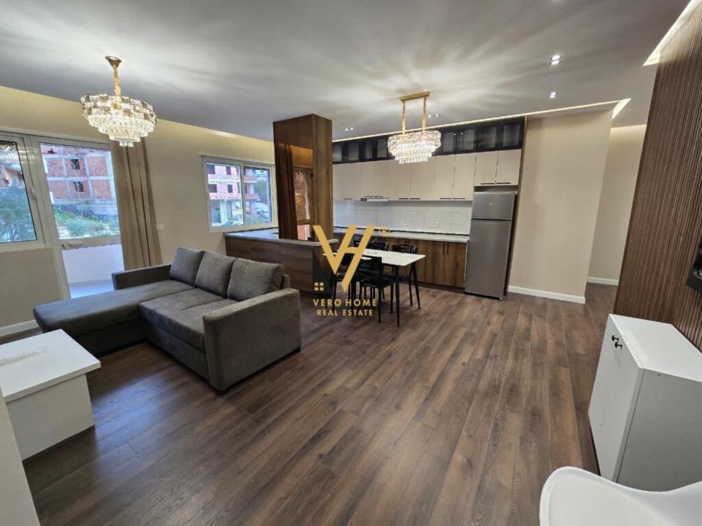 JEPET APARTAMENT 2+1+BLK ME QERA TE KOPSHTI BOTANIK 55.000 LEKE